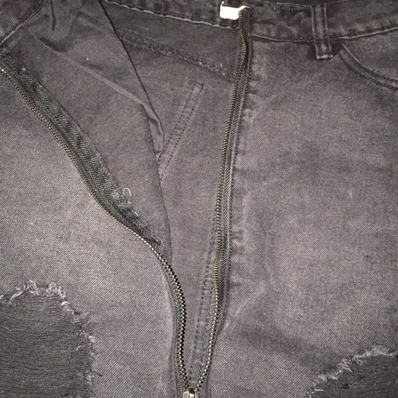 Black ripped denim skirt 🥰 or a flat 20 cash a - Picture 3 of 6